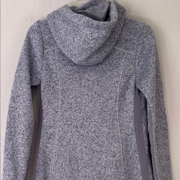 Like New! Athleta Stronger Hooded Jacket Zip-Up Gray Pockets in Size XS - Picture 7 of 14